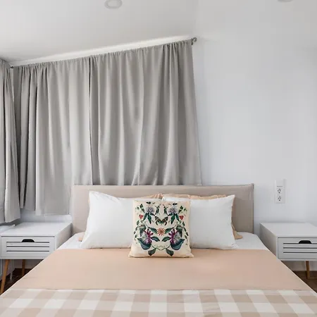 Apartment Malibu By Halu! Seaside In Perea Skala Neon Epivaton