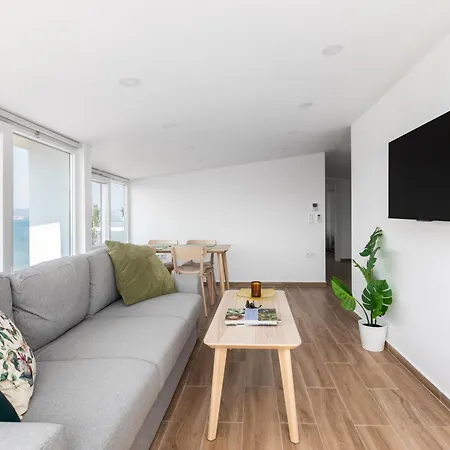 Apartment Malibu By Halu! Seaside In Perea Skala Neon Epivaton